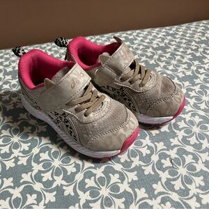 ASICS toddler girls shoe size 8